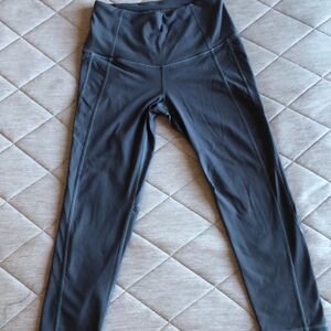 Victoria’s Secret| Knock out leggings| Women’s| Size S/P| Capri mid rise